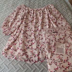 FLORAL OFF THE SHOULDER SHIRT

ROAMAN'S